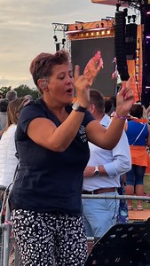 426K views · 15K reactions | BSL interpreter for @ollymurs and @anastaciamusic on the main stage 朗 #R2InThePark | BBC Radio 2 | Facebook