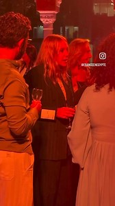 Yousra reçoit les insignes de Chevalier de la Légion d’Honneur de la République française. | Ambassade de France en Égypte