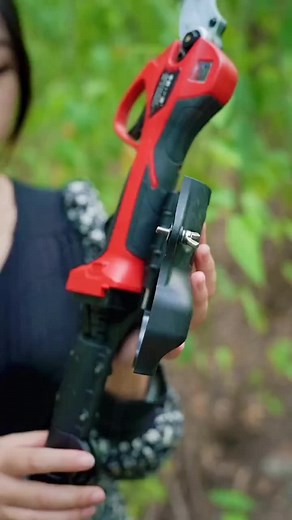 Save time and effort,easy to use #electricscissors #scissors #lawnmowerchallenge #cropper#easytouse