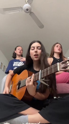 AGORA✨️ #canto #cover #agora #mariabecerra #guitar #foryoupage #paratiiiiiiiiiiiiiiiiiiiiiiiiiiiiiii #paratii #fyp @Maria Becerra