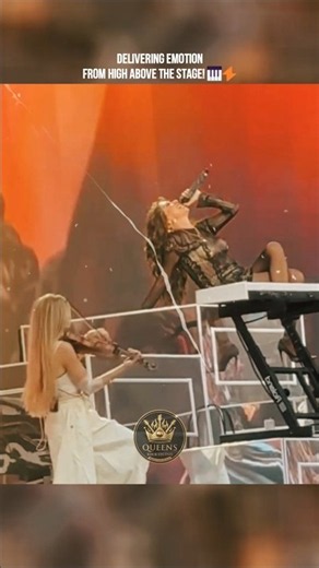 Shania Twains Emotional Stage Presence Will Give You Goosebumps! 🥹 #Shorts #ShaniaTwain #rocklegends