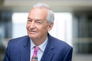 Jon Snow to step down as Channel 4 News presenter at end of 2021