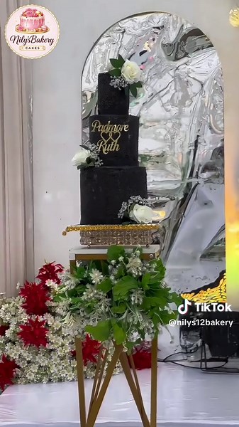 Stunning Black Wedding Cake Designs