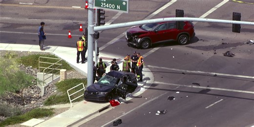 One teen dead, 4 others hurt in crash at busy intersection in north Peoria