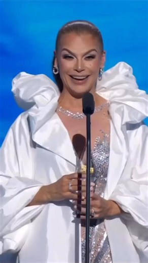 Olga Tañon recibe premio a trayectoria musical en Billboard 2025 | Doble de Olga Tañon