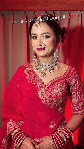 ये आंखें हैं या फिर चांद का आईना? The wonderful Royal Bride in Red ❤️