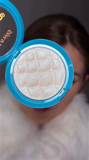 wet n wild beauty on Instagram: "Holiday Glam Goals with @natalizkay in Chameleon Chrome ✨ ⁠ ⁠ Get ready to turn heads with this color-shifting magic, perfect for ringing in the New Year with style! 🥂✨ Affordable luxury for every holiday vibe 🤩⁠ ⁠ From the Chameleon Chrome collection:⁠ 💙 Venus Swing ⁠ 💚 Superstar Suit Eyeliner ⁠ 🩷 Halo’s Way Lip Foil ⁠ ⁠ Available NOW at wetnwildbeauty.com @walmart @target @walgreens @cvs_phramacy @amazon #wnwchameleonchrome #wetnwildbeauty"