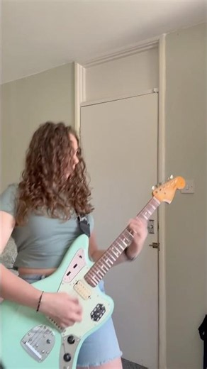 Nirvana – Drain You (Chaotic 90s Riff)