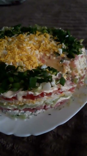 Тато знову приготував нам смачний салат😊