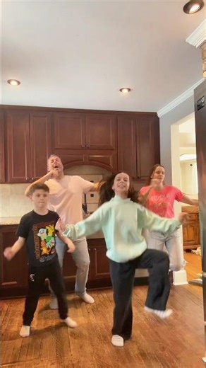 Happy Wednesday folks! Keep the happy vibes coming!!! #family #dance #trending #latinos