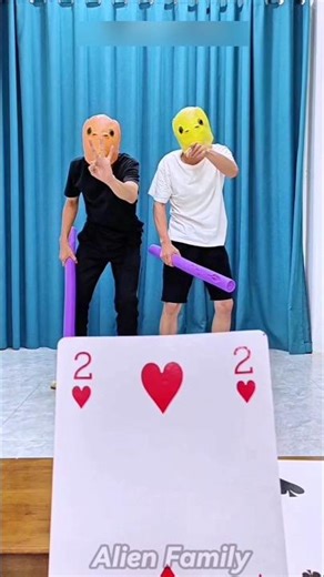 🤣 GUESS THE CARD OR FACE ALIEN PUNISHMENT! 😂👾 #AlienFamily #GuessTheCard #ViralGames #Shorts