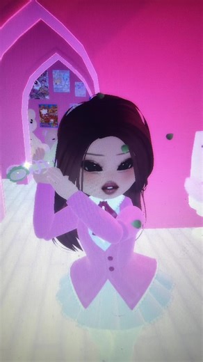 Little miss perfect part 1 (i saw someone do this recently i know it’s also old but i wanted to recreate it because it’s so nostalgic 🥹) #royalehigh #roblox #oldroyalehigh #fyp #game