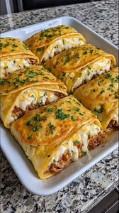 My neighbor old lady made this once and I couldn’t stop eating it. I was out of control. If I make it, it will be gone in no time, so I don’t dare. There is just something so good about this!" FULL RECIPE 👇💬 | Grandma's Recipes