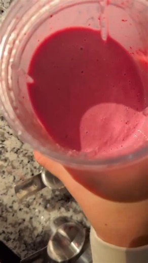 Day 8🍁spiced cherry smoothie🍒 cherries, pitted🍌banana, cinnamon Scoop unflavored protein powder🍸😋✅️