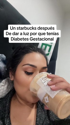 Ay que rico sabe esto! Y la verdad que si es comonun trofeo. #itslikeareward #gestationaldiabetes #pregnant #twins #fyp #parati #paratipage #gemelos #starbucks
