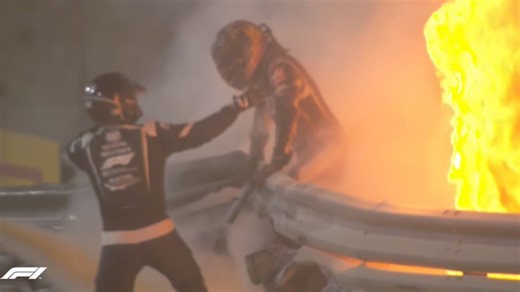 GP de Bahreïn: l'accident effroyable de Grosjean, sorti de sa voiture en flammes