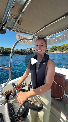 Roro 👩🏼‍🍳 on Instagram: "Nouvelle vidéo, le lien est dans ma bio ☺️ Roro passe le permis bateau hehe ⛵️ Trop hâte d’avoir vos avis, commentez un max d’emoji 🚣 si vous validez 🫶"