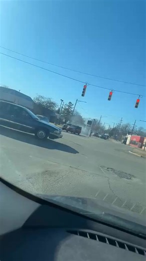 🔥Fire🔥W Genesee Ave & N Michigan Ave, Saginaw, MI Vehicle on fire. | Breaking News 989