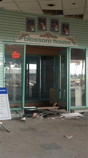 Going INSIDE the old Save-on-foods building before it was completely demolished. #lethbridge #urbex