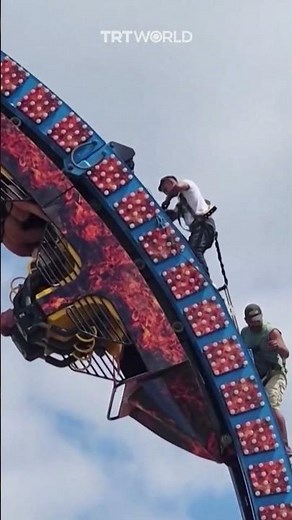 Rollercoaster riders get stuck upside down in Wisconsin, US