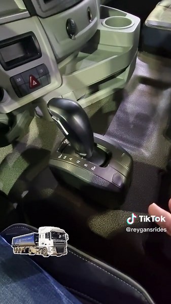 The Foton Tractor head Automatic has weird gears. #foton #fotontrucks #truck #trucks #tractorhead #reygansrides #truckshow #trucklife #truckdriver