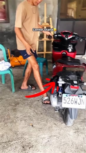 90% of Riders Do This WRONG (Center Stand) #motorcycle #hondaclickv3 #motovlog #rider