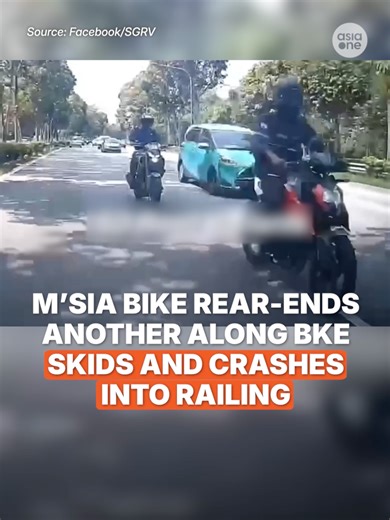 A 41-year-old male motorcyclist was seen on dashcam footage trying to break his fall but ended up skidding into a railing. The accident happened along the BKE towards PIE on Wednesday (Jan 14). #sgnews #Singapore #Road #Accident #Motorcycle #Police #Malaysia