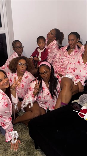 Bespoke Event Planner | Balloonist on Instagram: "Luxury tablescaping now available within our event packages — from intimate dinners to grand celebrations. Friendsmas 2025 was pink perfection 🎀💗 Turning tables into moments of joy, love & unforgettable memories. Your celebration next? — DM to secure your date ✨ #LuxuryTablescaping #EventPackages #TableStyling #Friendsmas2025 #celebratewithjoy"