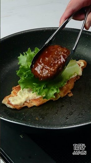 【クロワッサンを100倍旨く食べる方法♡】「つぶして焼くだけで絶品！」家族が大満足する簡単パンレシピ / Smash Croissant Burger