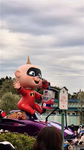 The Incredibles Parade Magic at Tokyo Disneyland 🏰