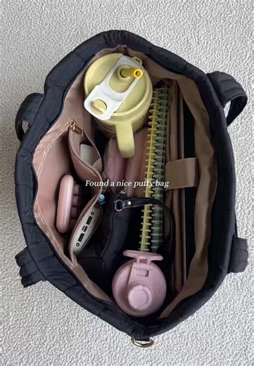 ☁️✨This puffy tote is a game-changer! Lightweight, roomy, with tons of pockets. Fits your 40oz cup and everything you need for work or play!🎉 #worktote #puffytote #puffybag #Christmasgiftideas #tiktokshopholidayhaul