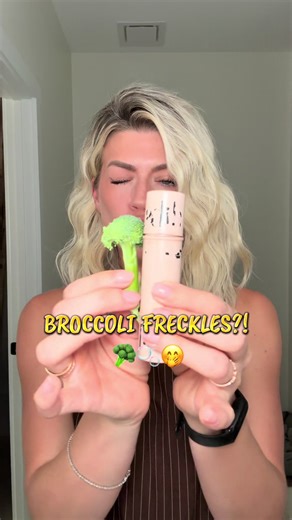 Ok, I was not expecting this to work! The broccoli freckle hack is officially approved 👏🏻 #broccolifreckles #makeuphacks #fauxfreckles #beautyhacks #viralmakeup