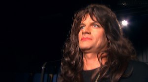 Jon Almaas spiller sjakk mot Magnus Carlsen