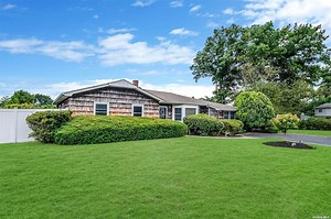 2 Pleasant Pl, Farmingville, NY 11738 - MLS L3568385 - Coldwell Banker