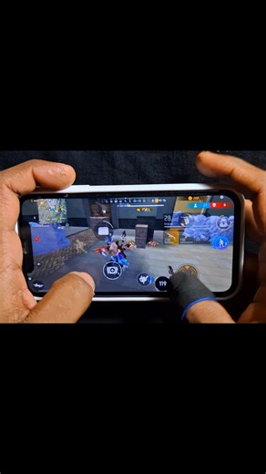 SOLO VS SQUAD HUD 4 FINGERS HANDCAM IMPOSSIBLE #freefiremax #freefireshorts #freefirehighlights