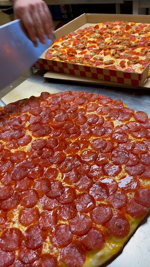 7.9M views · 91K reactions | I’m keeping the largest slice 﫶 . . . . . #asmr #pizza #asmrcrunchy #burattinopizza #bestfoodla #LAEats #GoodEatsLA #PizzaTime #BestPizza #PizzaMania #pizzalove #pizzaddict #pizzapie pepperoniday #pepperoni #120pepperoni #pepperonipizza #foodporn #cheese #foodie #fresh #delish #tasty | Burattino Brick Oven Pizza | Facebook