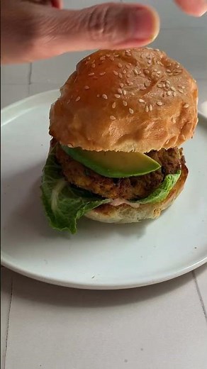 How to Make a Budget-Friendly Spicy Tuna Burger 🐟🍔