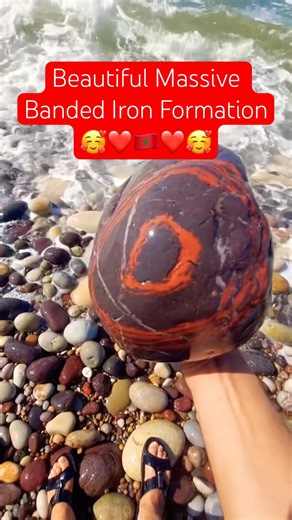 Banded Iron Formation, a piece of history from a time when the world was entirely different. 🇲🇦