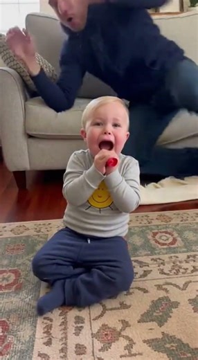 💨🐕 Chihuahua Gets Airborne After Balloon Pop #SlowMotion #Pets #Funny