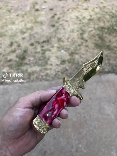 Custom Engraved Aztec-Themed Knives for Unique Style