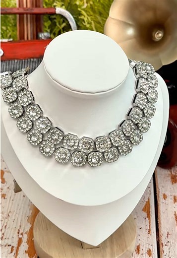 Elegant Necklace and Bracelet Set Showcase