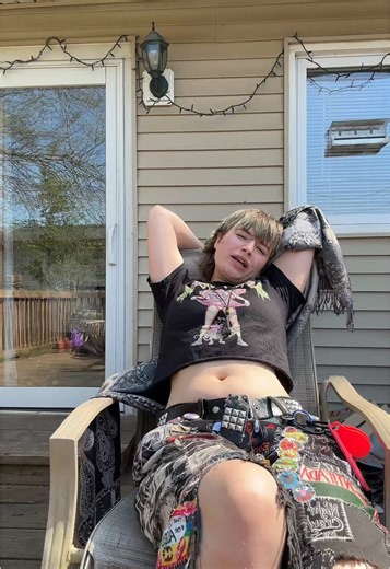 Coffee and morning cig time :3