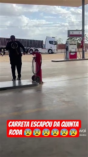 caminhão arqueado, sorte carreta caiu próximo do posto. #caminhão #caminhoneiro