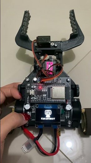 Making a tiny transporter robot🤩 #robot #robots #engineering #electronic #diy #arduino #technology