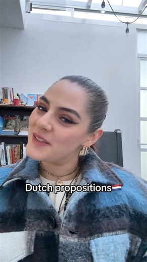 Learning Dutch prepositions: on, next to and through. #languagelearning #dutchlanguage