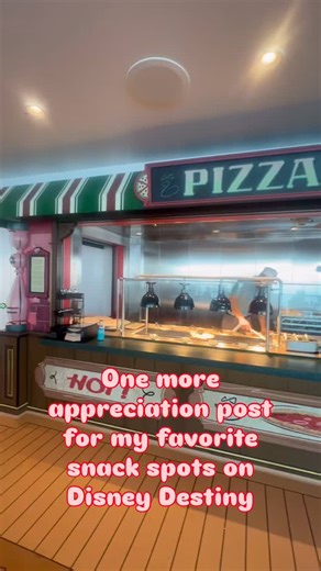 🍕🌮 Pool-deck snacking perfection! Laura and I are fully convinced that Disney Destiny’s pizza & taco quick-service spots are the ultimate grab-and-go treats at sea. Whether you’re craving a cheesy slice or a loaded taco between activities… these little gems hit every time! From sunbathing to pool-hopping to show-hopping, these were our go-to stops all voyage long — and yes, we’ll 100% be back for seconds (…and thirds 😉). Sailing Disney soon? Never skip the snack spots! ✨🚢 #VeronicaLoftinFair