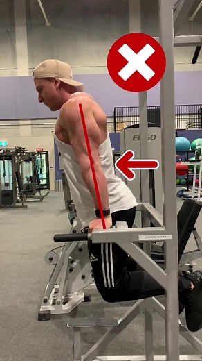 IMPORTANT: ⚠️ when performing Tricep dips DO NOT lock out your elbows, this will take the stress off the muscle. #triceps #tricepworkout #armworkouts