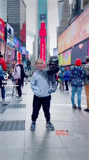 “See You Soon NYC” - VENOM 😈 #spiderman #venom #nyc