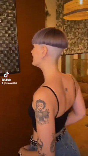 Perfect Bowlcut 🙌🏼 @Susana Suárez Ortega 🔥 #bowlcut #bowlcutgirl #bowlcuts #undercut #undercuthairstyle #shortnape #nape #haircut #napecut #shorthair #shorthairstyles #shavedneck #buzzed #behindthechair #undercutgirls #undercuthairstyle #napeundercut