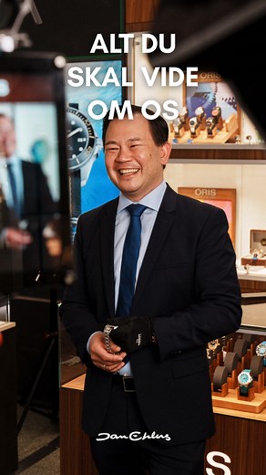 2.6K views · 50 reactions | Vi er et familieforetagende, som siden 1999 har serviceret hele Hillerød med ure og smykker  Vi har haft mange sjove oplevelser gennem årene – hvad den sjoveste var, blev han helt stille Se videoen og kommenterer i kommentarfeltet  | Jan Ehlers Juvel & Urhus | Facebook